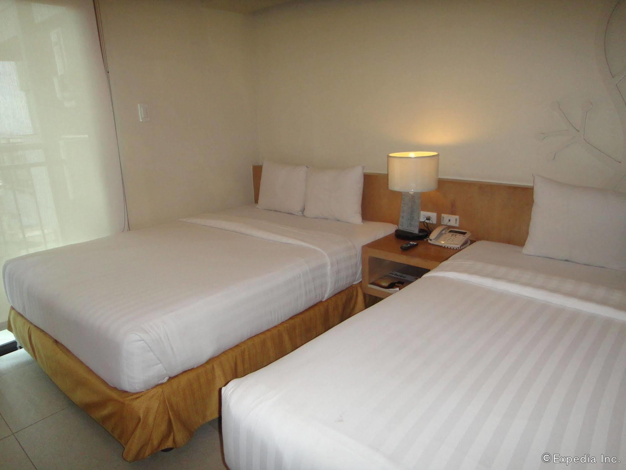 City Suites Ramos Tower Cebu Extérieur photo