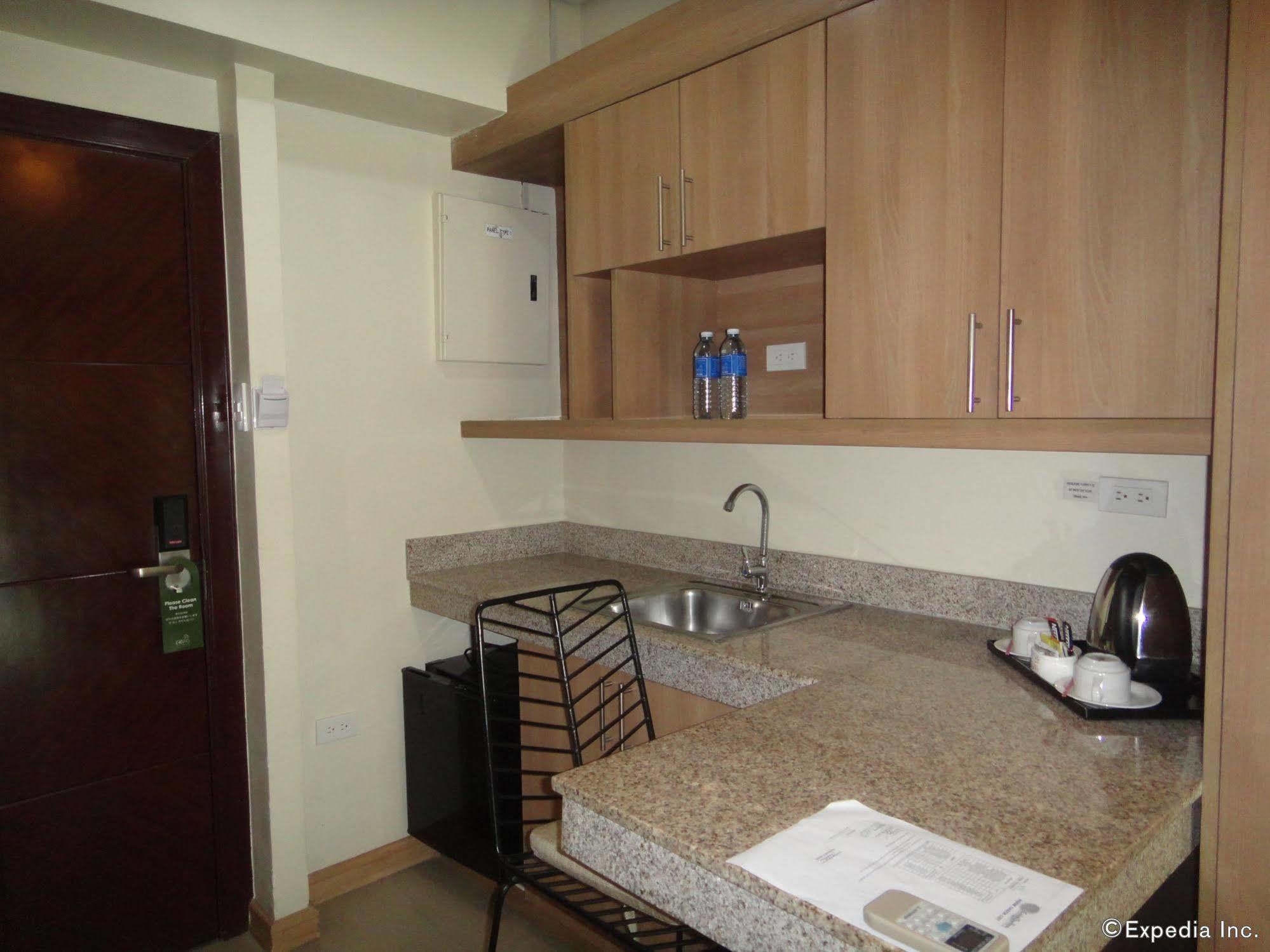 City Suites Ramos Tower Cebu Extérieur photo