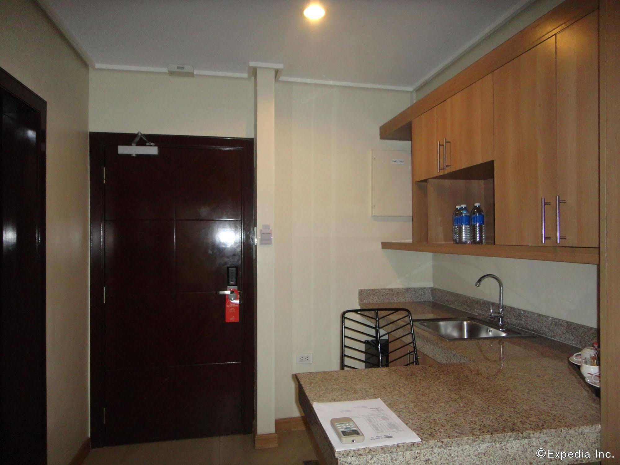 City Suites Ramos Tower Cebu Extérieur photo